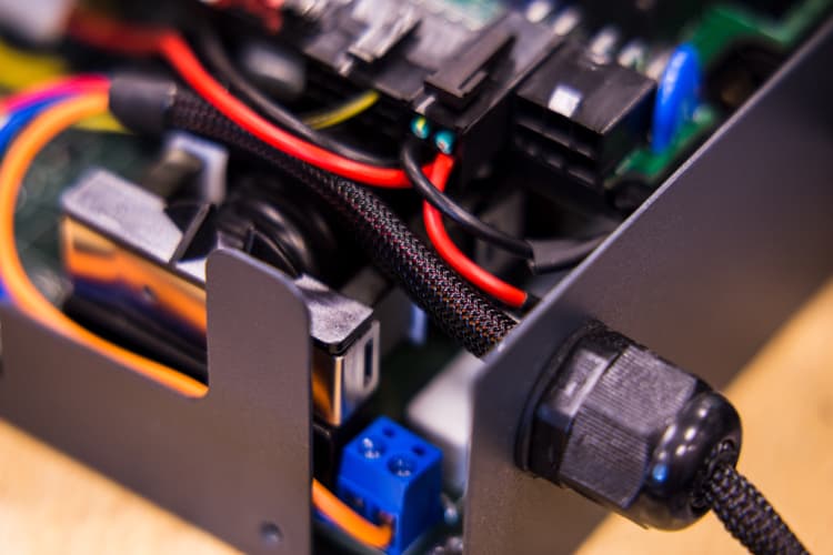 box-build-black